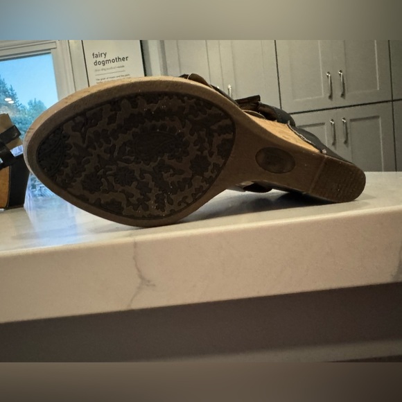 Black leather and cork sole sandals - Picture 3 of 7